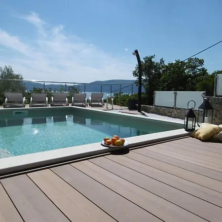 Sunshine Comfortable Hotel Pinezići